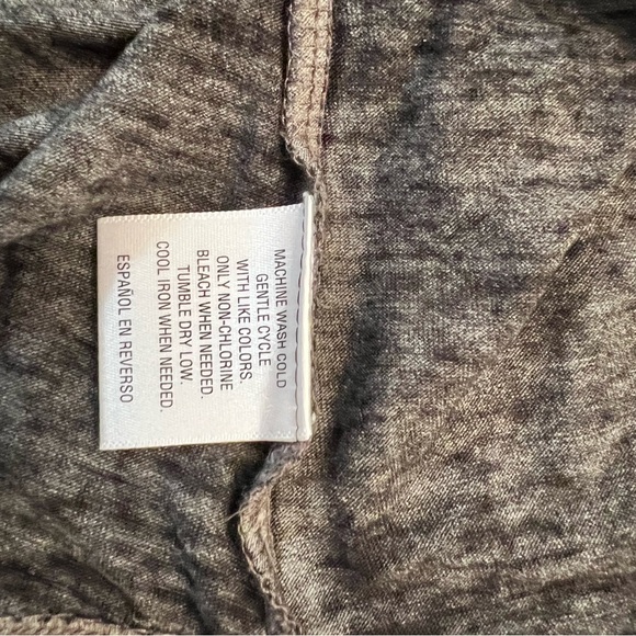 SHORT SLEEVE V NECK BLACK TSHIRT - Picture 3 of 3